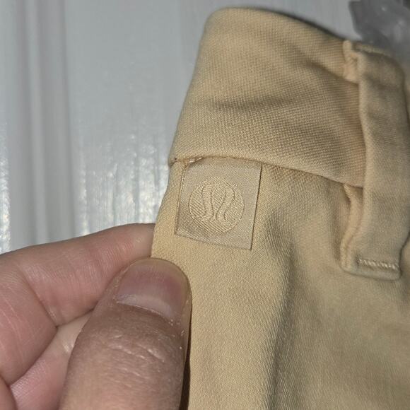 Lululemon Commission Classic-Fit Short 9" sz 33 Prosecco - Picture 5 of 6